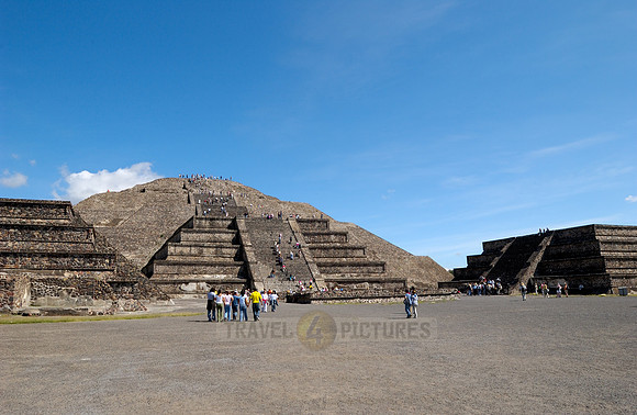 Pyramid of the Moon and Place of the moon