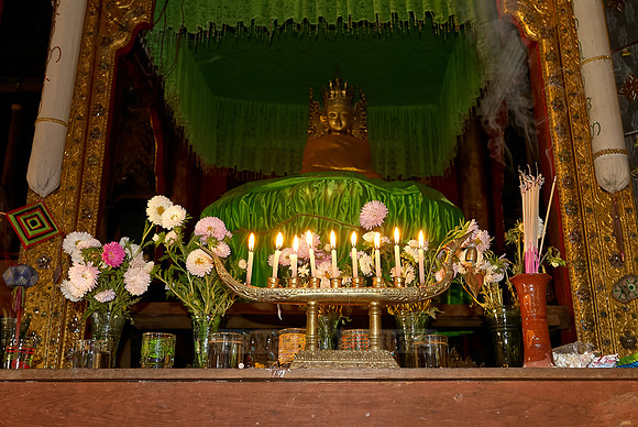 Nga Phe Kyaung Monastery of jumping cats