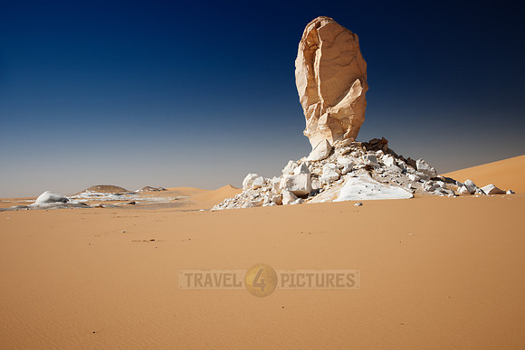 white desert at el Agabat