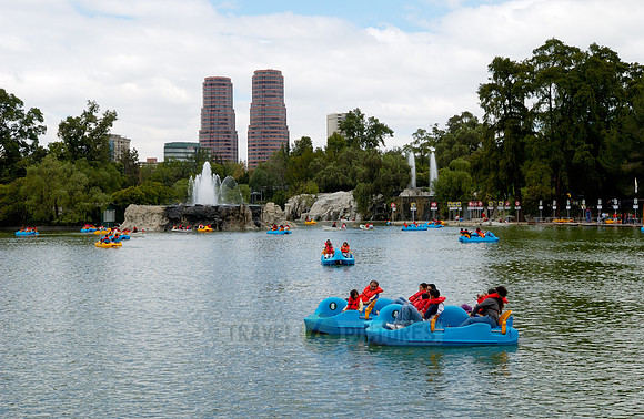 popular amusement park Bosque de Chapultepec