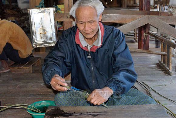 weaving cloth on looms