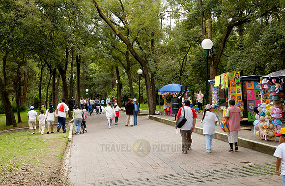 popular amusement park Bosque de Chapultepec