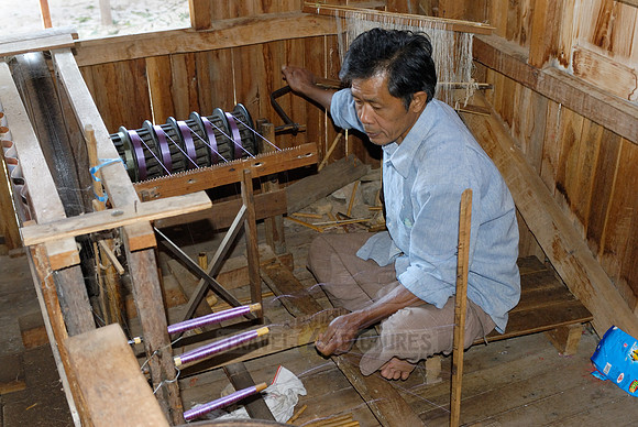 weaving cloth on looms