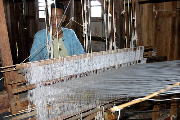 weaving cloth on looms