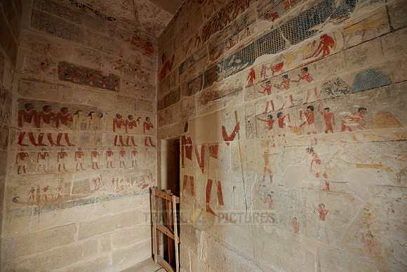 fresco inside tomb of Nianchchnum and Chnumhotep