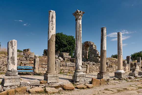 Relief der Artemis auf Saeulen der Kolonnadenstrasse in Perge  |Bas-relief of Artemis on columns of collonnaded street of Perge|