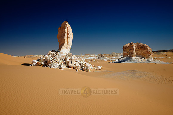 white desert at el Agabat