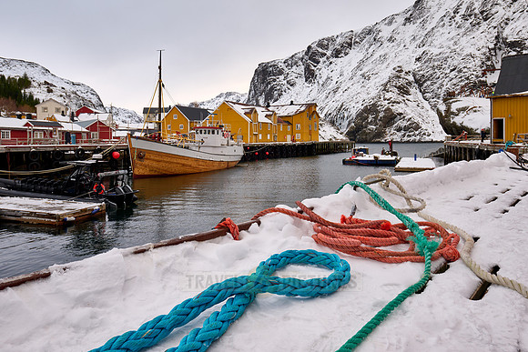 ropes in Nusfjord harbor