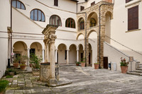 fountain inside inner courtyard of Palazzo Orsini, Pitigliano