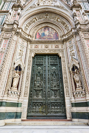 door of Cathedral of Santa Maria del Fiore