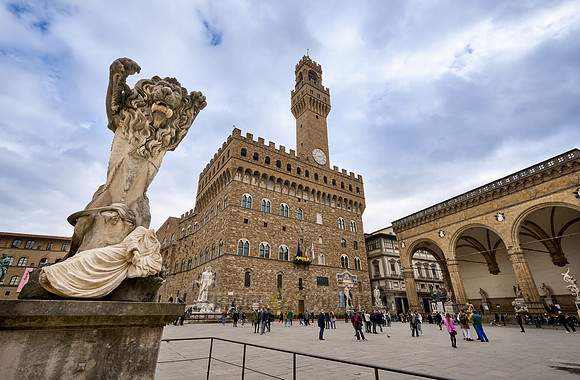 Palazzo Vecchio with lion figure, Piazza della Signoria