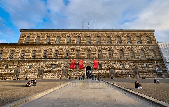 outside view of Palazzo Pitti