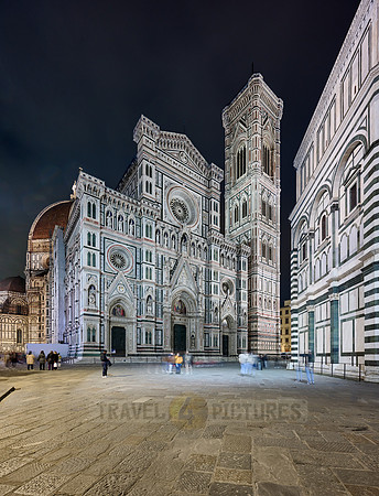 night shot of illuminated Cathedral of Santa Maria del Fiore