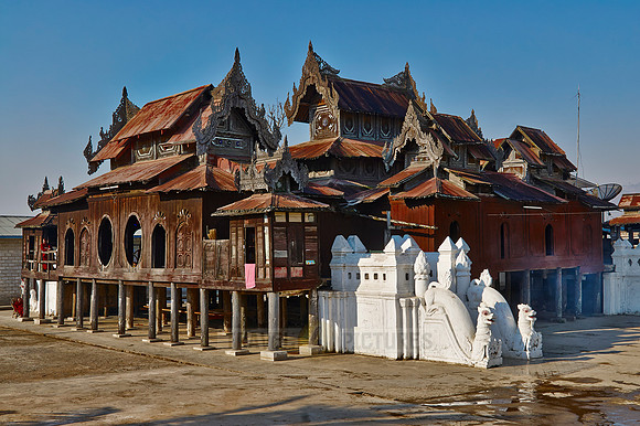Shwe Yaungwe monastery