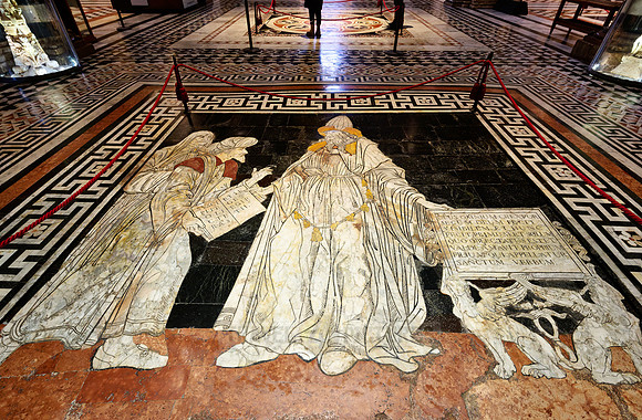 interior shot of Cathedral of Siena, Duomo di Siena
