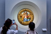 inside Uffizi gallery, 02-2022