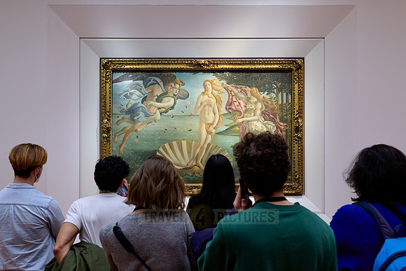 the birth of Venus by Alessandro Botticelli, Uffizi gallery