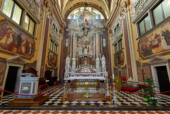 interior shot of church Chiesa di Sant'Ignazio, St Ignatius of Loyola