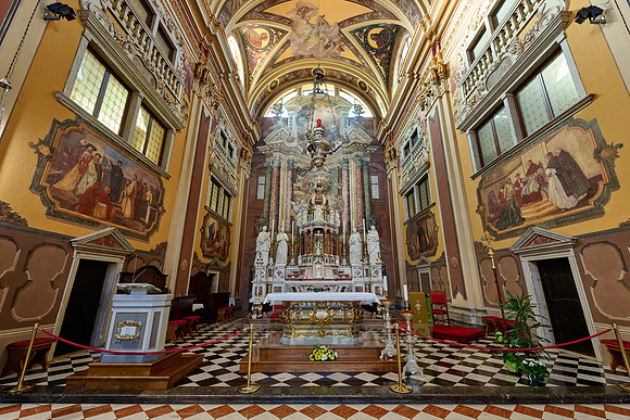 interior shot of church Chiesa di Sant'Ignazio, St Ignatius of Loyola