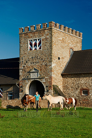 young lady with horses in front of Holzheim castle