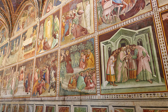 Innenaufnahme mit Fresken der Duomo di Santa Maria Assunta, San Gimignano  | The interior of the Collegiata di Santa Maria Assunta. Duomo Cathedral,  San Gimignano|