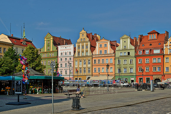 buildings at salt market square