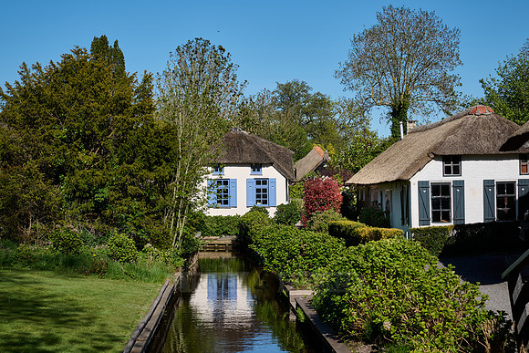 canal and traditional house in dutch Giethoorn village