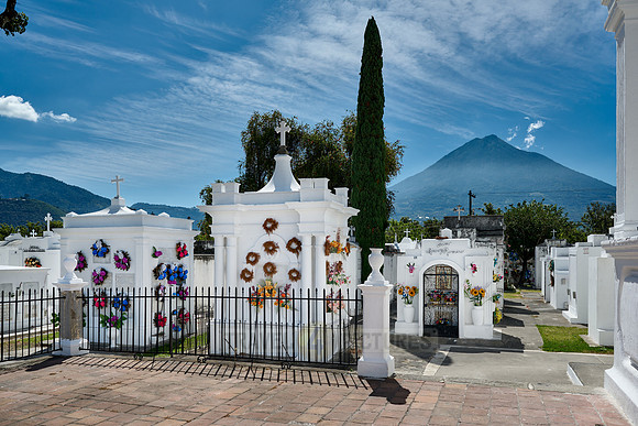 San Lázaro Cemetery, Antigua