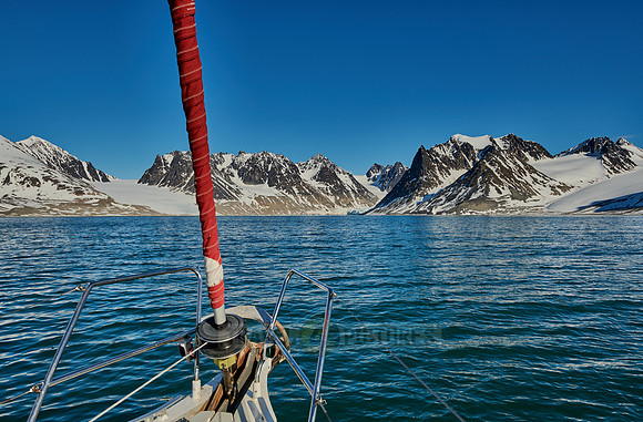 landscape of Magdalenefjorden