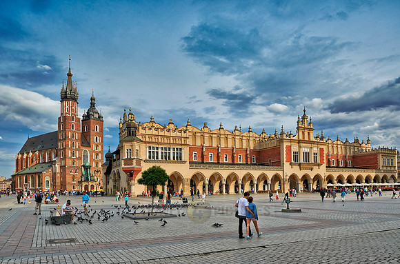 Cloth Hall (Sukiennice) and St. Mary's Basilica