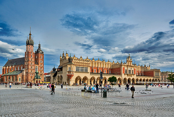 Cloth Hall (Sukiennice) and St. Mary's Basilica