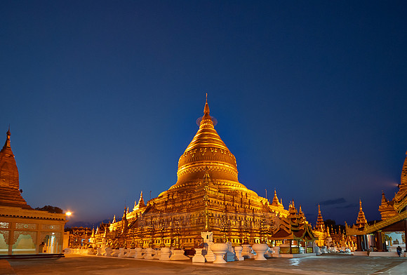 NIGHT SHOT GOLDEN SHWEZIGON PAGODA