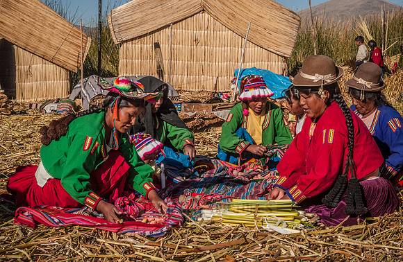 Indigena women of local Uros