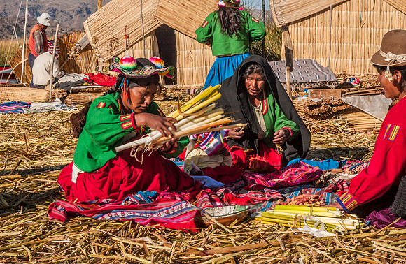 Indigena women of local Uros