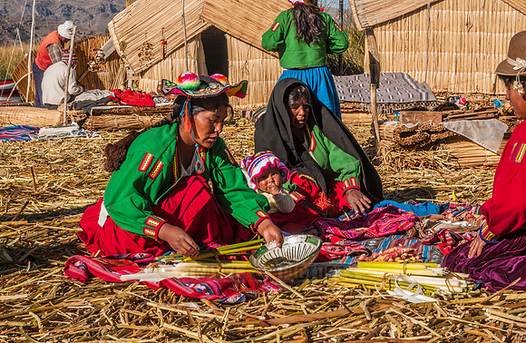 Indigena women of local Uros