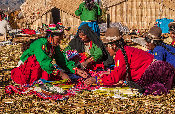 Indigena women of local Uros