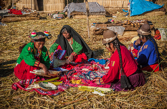 Indigena women of local Uros