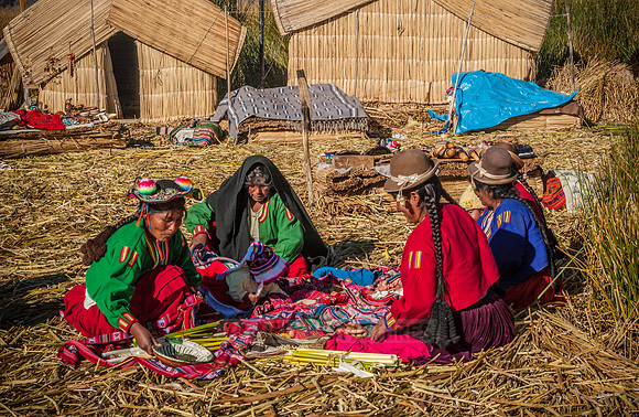 Indigena women of local Uros