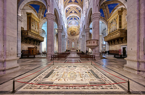 interior shot of Cathedral San Martino of Lucca