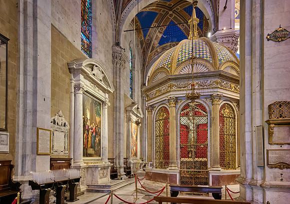 Shrine of the Sacred Face of Lucca in Cathedral San Martin