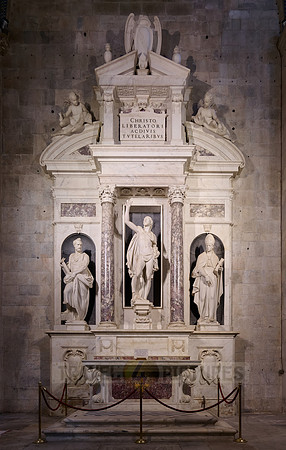 interior shot of Cathedral San Martino of Lucca