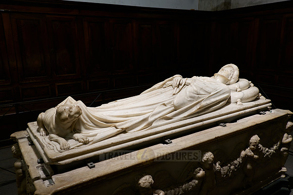 Tomb and monument of Ilaria del Carretto by Jacopo della Quercia in Lucca