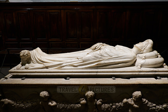 Tomb and monument of Ilaria del Carretto by Jacopo della Quercia in Lucca