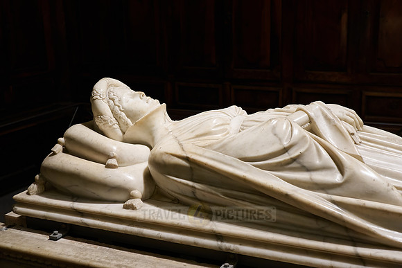 Tomb and monument of Ilaria del Carretto by Jacopo della Quercia in Lucca