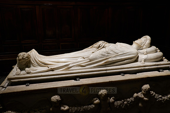 Tomb and monument of Ilaria del Carretto by Jacopo della Quercia in Lucca