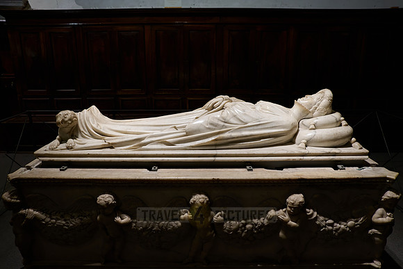Tomb and monument of Ilaria del Carretto by Jacopo della Quercia in Lucca