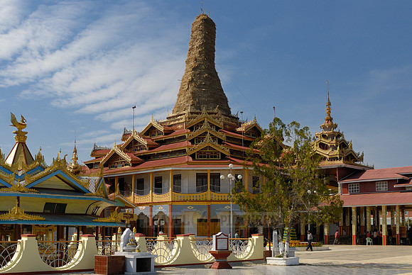 outside view of Phaung Daw U Pagoda