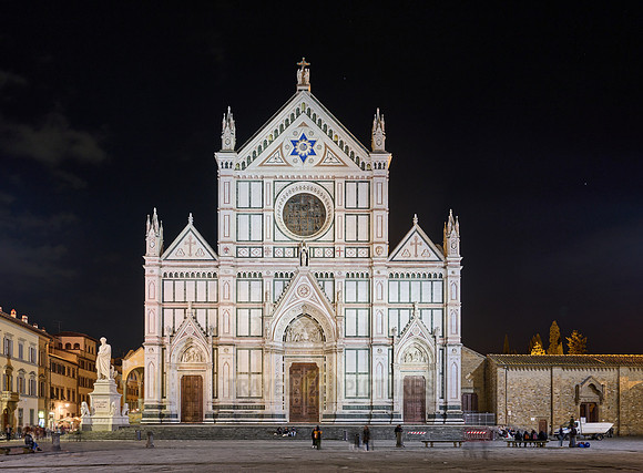 night shot of illuminated Basilica di Santa Croce di Firenze
