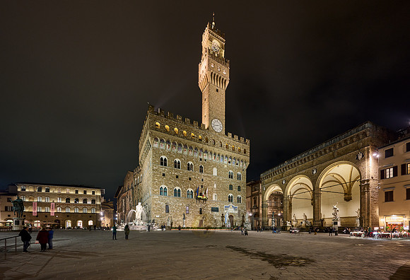night shot of illuminated Palazzo Vecchio