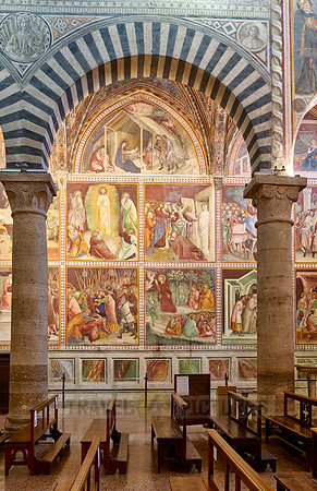 Innenaufnahme mit Fresken der Duomo di Santa Maria Assunta, San Gimignano  | The interior of the Collegiata di Santa Maria Assunta. Duomo Cathedral,  San Gimignano|